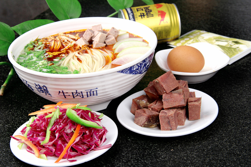 嗨、吃牛肉面嗎？