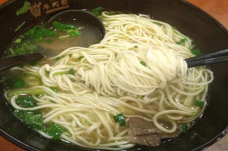 預(yù)包裝蘭州牛肉面滿足多樣化需求 工業(yè)化生產(chǎn)顯現(xiàn)優(yōu)勢(shì)